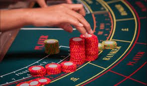 Antarmuka aplikasi betting slot menampilkan live dealer table dan menu navigasi
